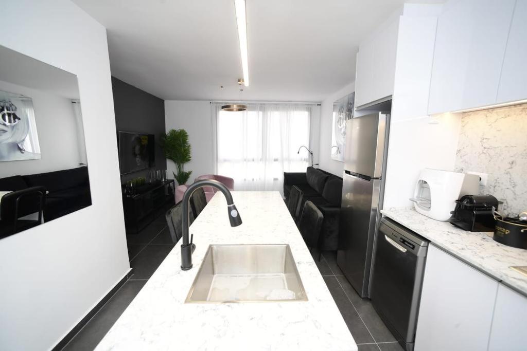 Z-32 Luxury Boutique Apartment Eilat Eksteriør billede