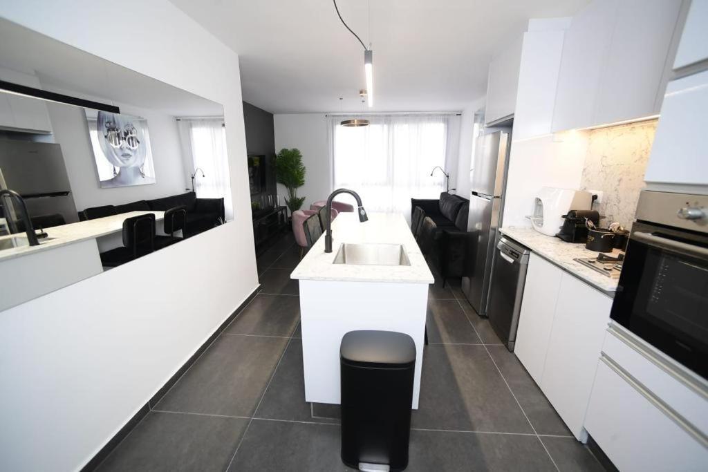 Z-32 Luxury Boutique Apartment Eilat Eksteriør billede